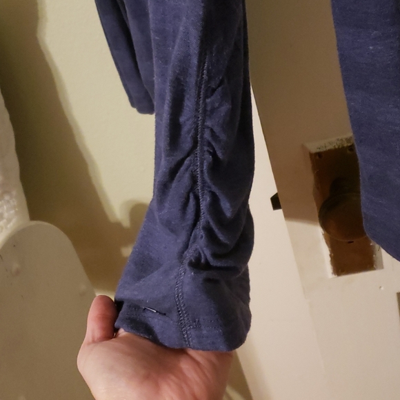 M Long Sleeve Guess Top. - Picture 5 of 5